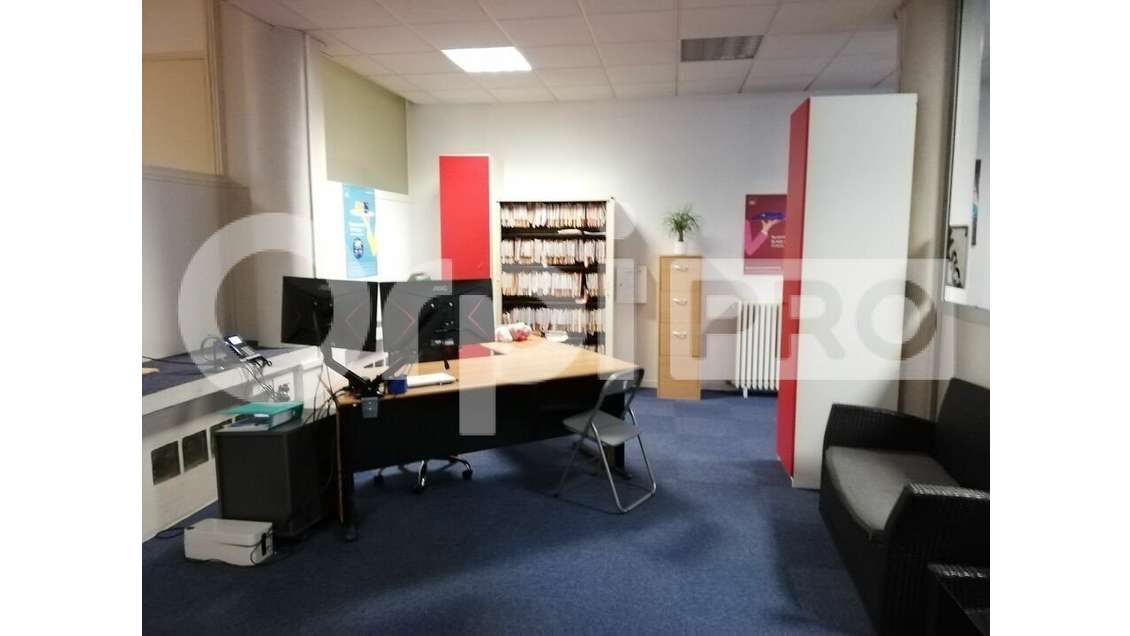 A louer à vendre local 123m² axe passant à Limoges