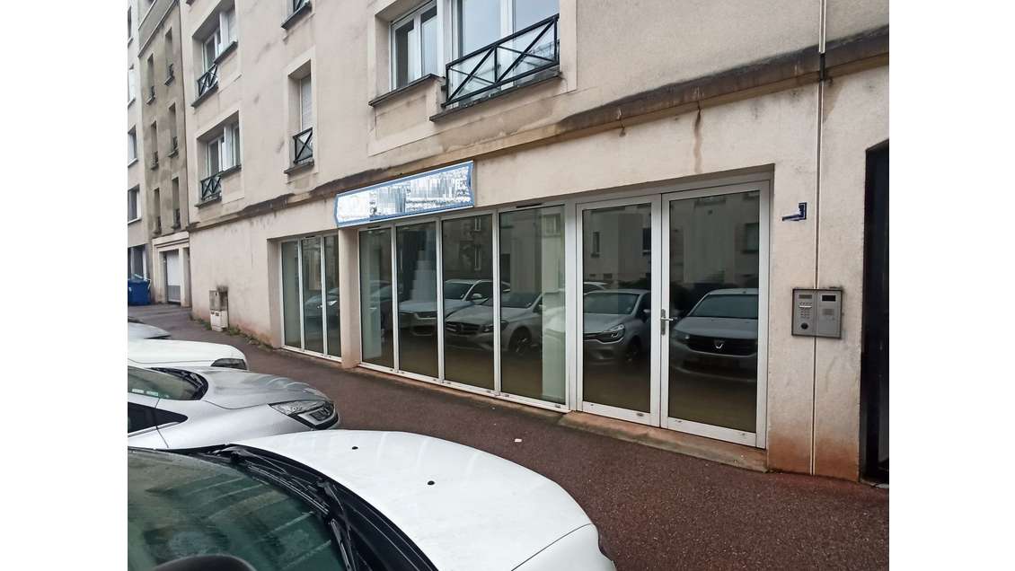 LOC Local 95m² - Agence-Bureaux 5.000 passages !