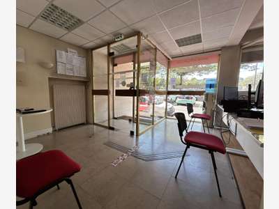 Bureaux avec vitrine à LIMOGES !