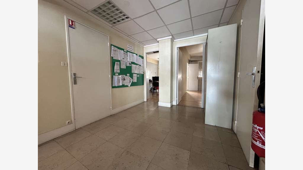 Bureaux avec vitrine à LIMOGES !