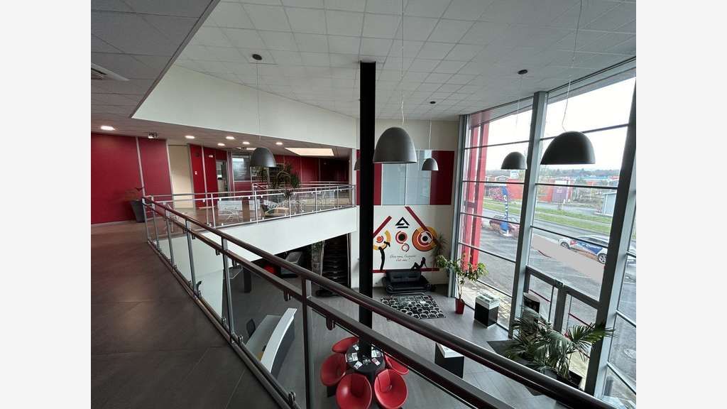 Ensemble de bureaux et dépôt de 1699 m² à LIMOGES