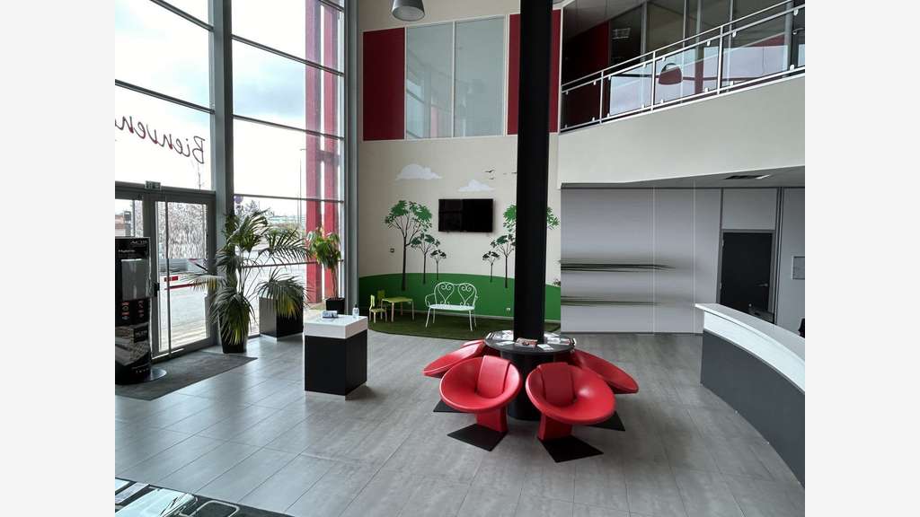 Ensemble de bureaux et dépôt de 1699 m² à LIMOGES