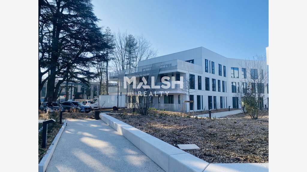 A louer bureaux 1021m² à Limonest Techlid