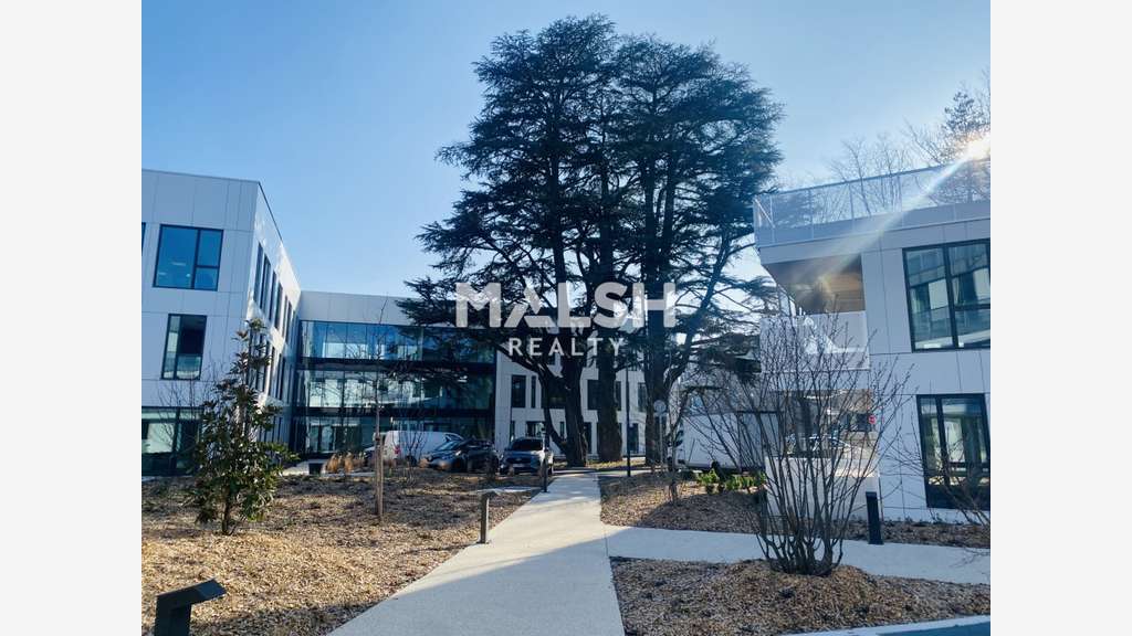 A louer bureaux 1021m² à Limonest Techlid