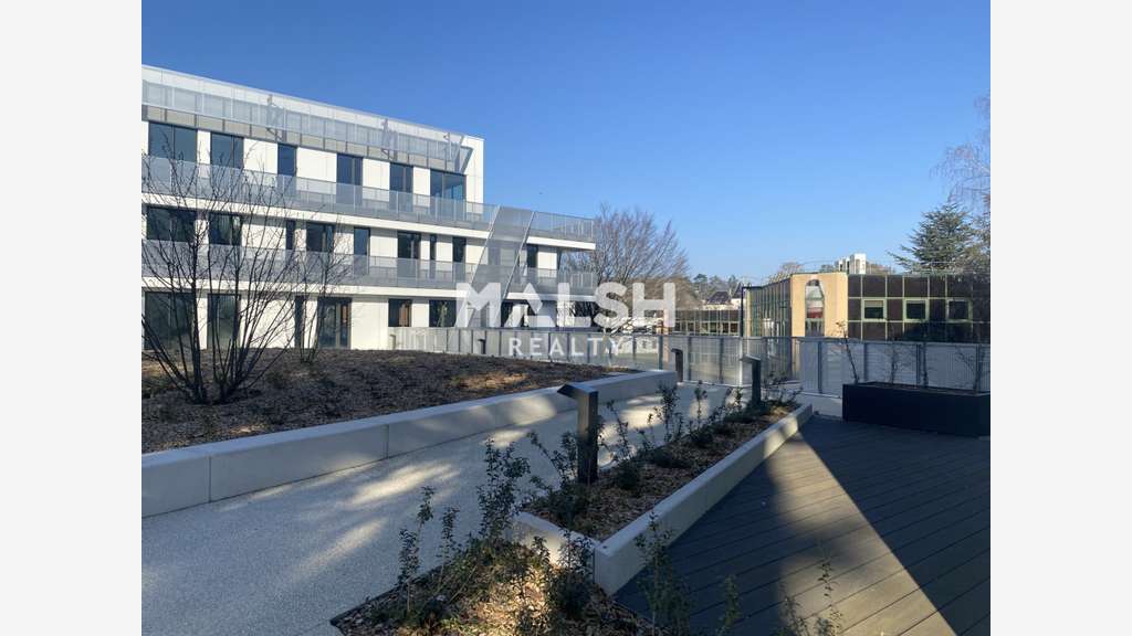 A louer bureaux 1021m² à Limonest Techlid