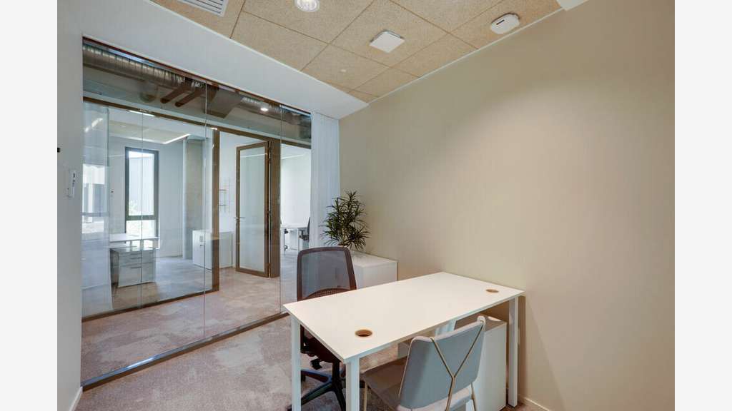 A louer bureaux 7686m² à Limonest