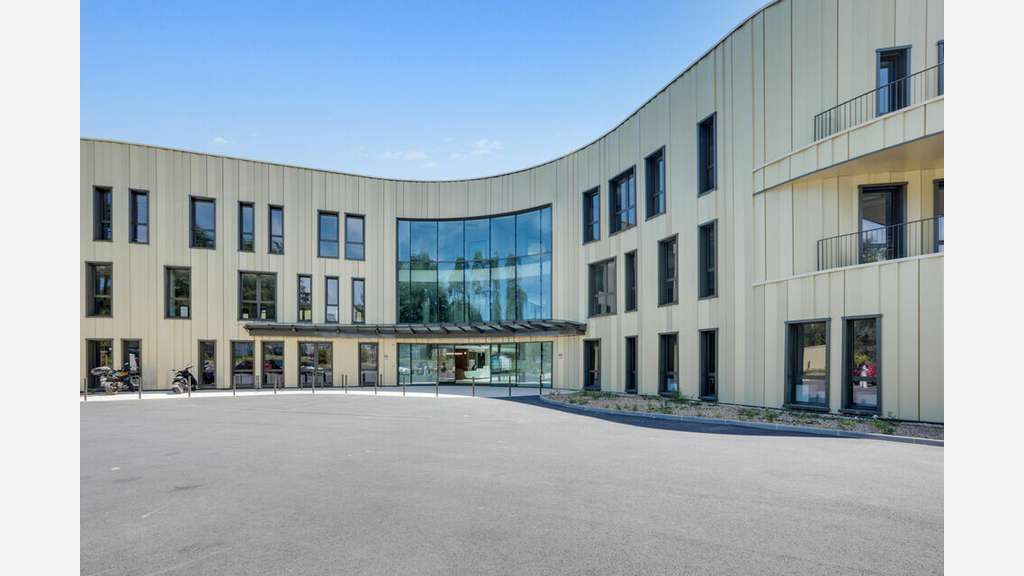 A louer bureaux 7686m² à Limonest