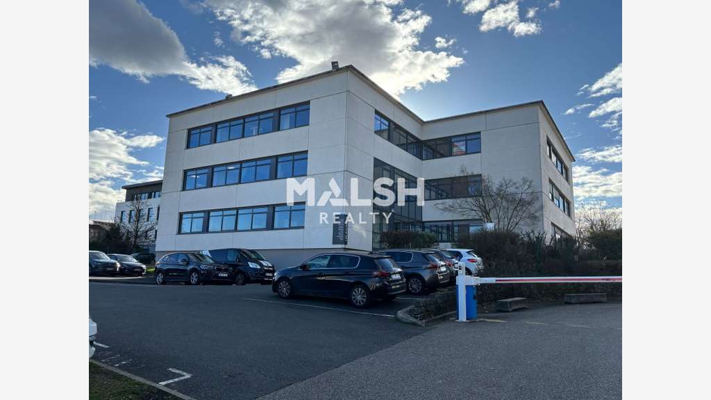 A louer bureaux en bon état 349m² à Limonest