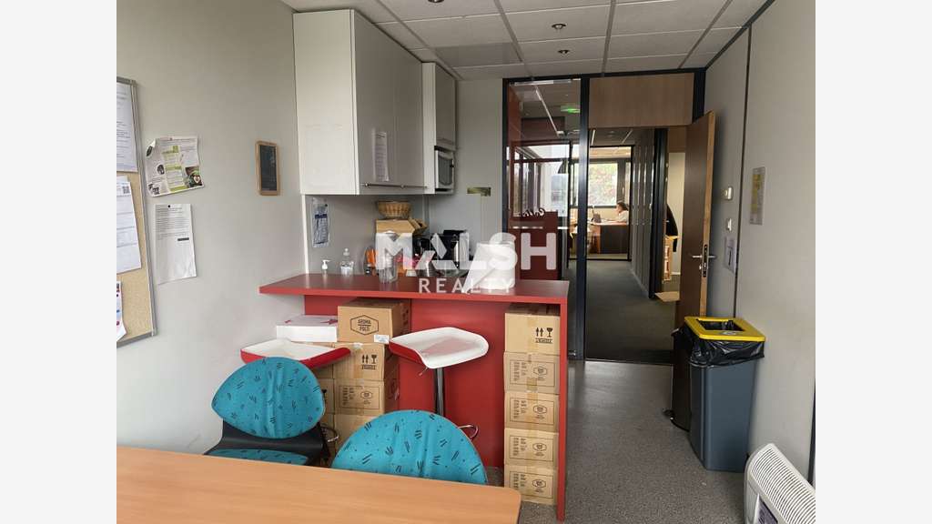 A louer bureaux en bon état 349m² à Limonest
