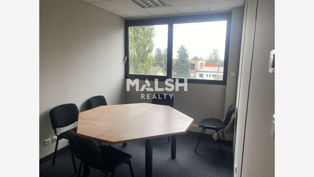 A louer bureaux en bon état 349m² à Limonest