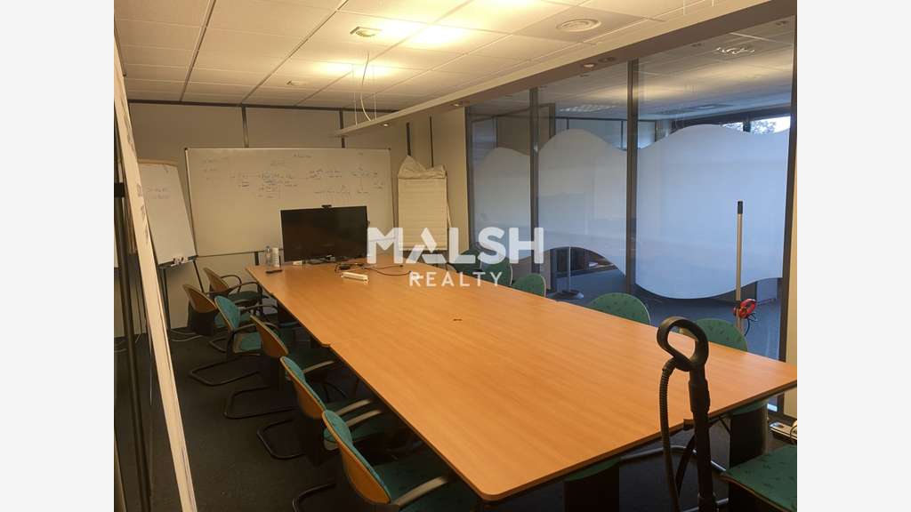 A louer bureaux en bon état 349m² à Limonest