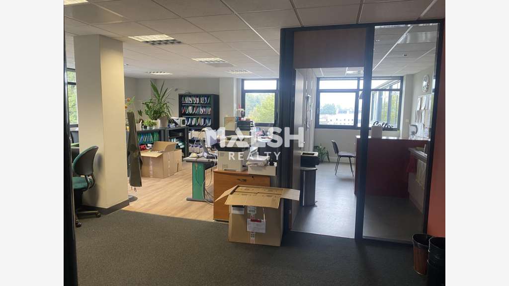 A louer bureaux en bon état 349m² à Limonest