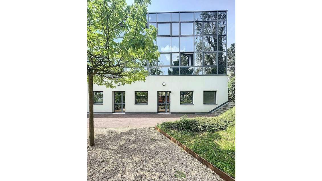 Location bureaux de plain pied 143m² à Limonest