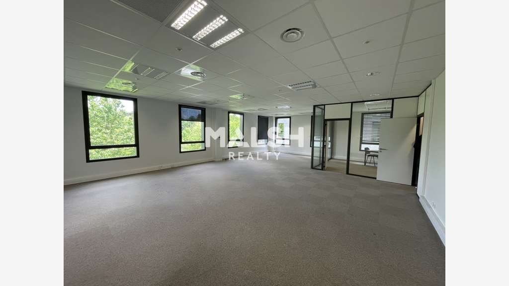 Bureaux à louer 127m² à Limonest proche A6