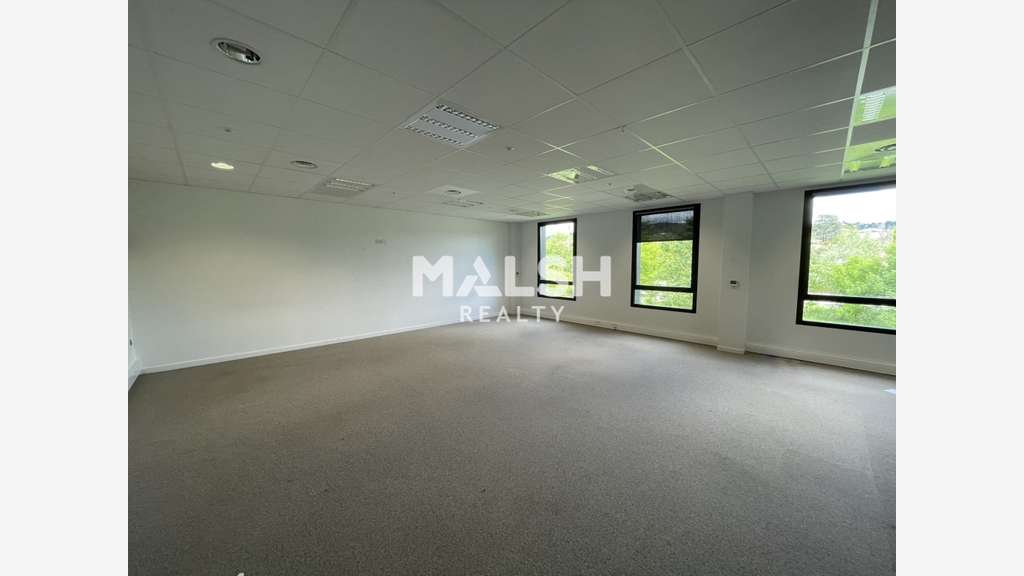 Bureaux à louer 127m² à Limonest proche A6