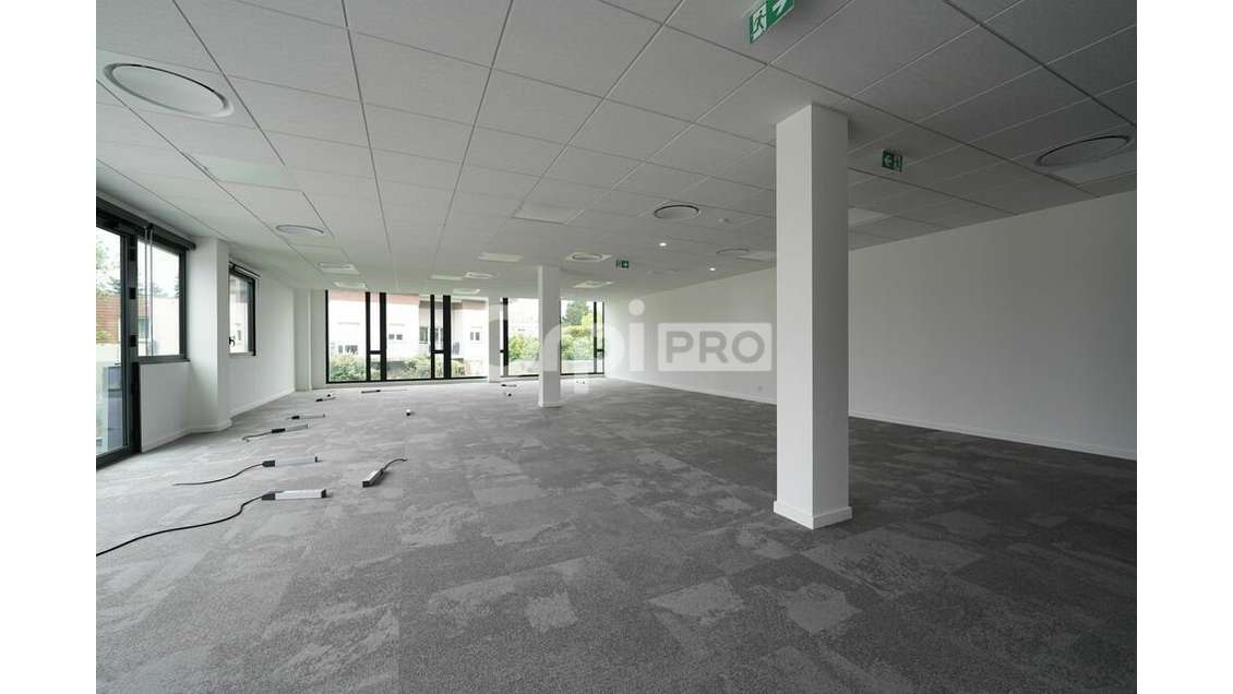 Bureaux à louer 829m² divisible à Limonest