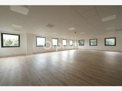 Bureaux à louer 2 263m² divisible à Limonest