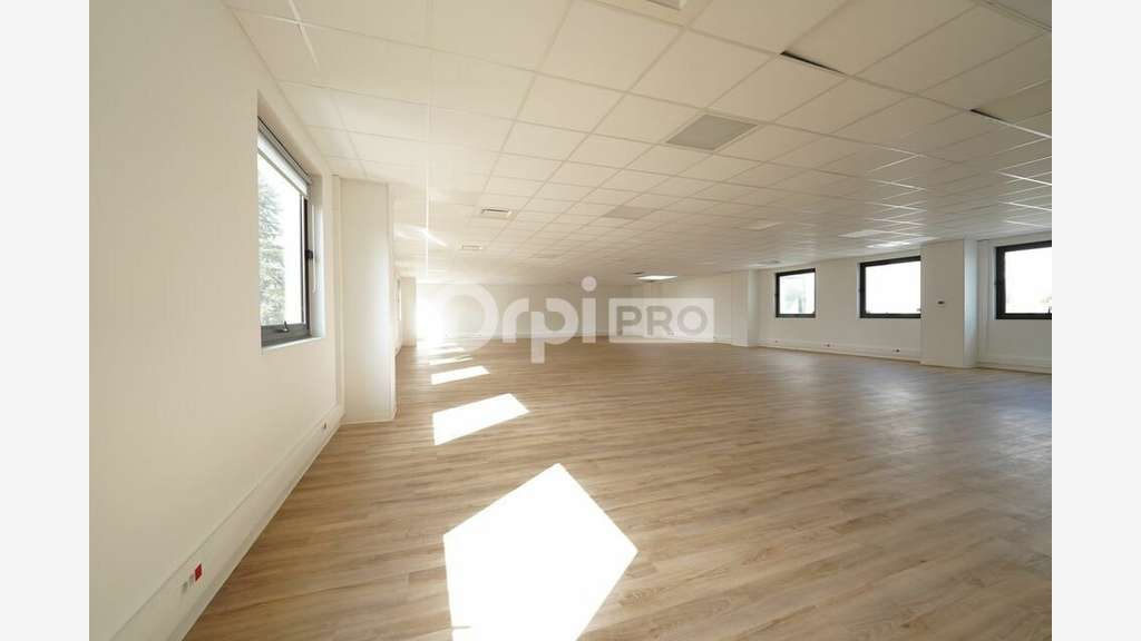 Bureaux à louer 2 263m² divisible à Limonest