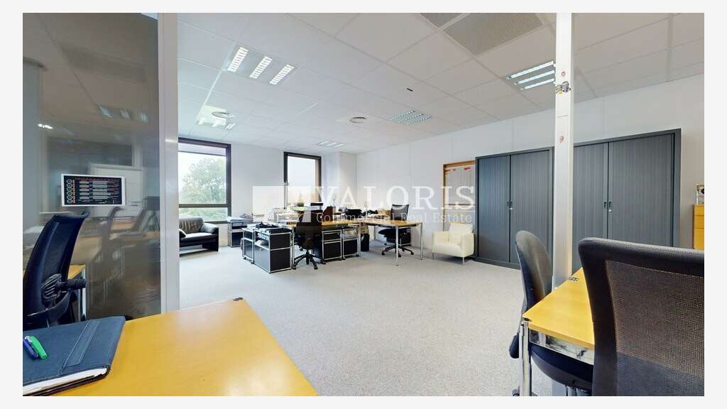A louer bureaux R+2 Limonest Terrasses Bruyères