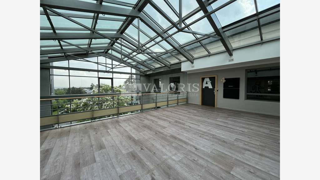 Location bureaux 142m² cadre verdoyant Limonest  