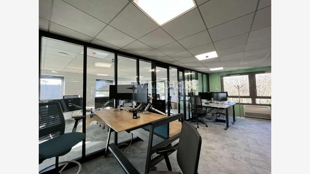Location bureaux 142m² cadre verdoyant Limonest  