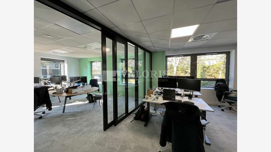 Location bureaux 142m² cadre verdoyant Limonest  