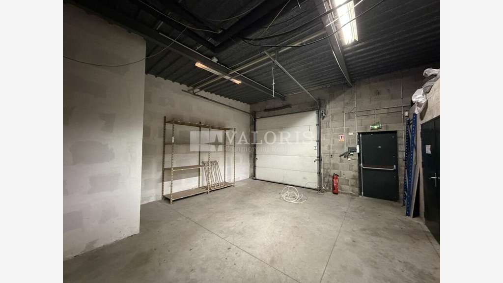Bureaux 900m² en très bon état à louer à Limonest