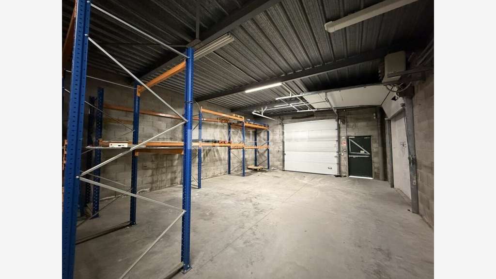 Bureaux 900m² en très bon état à louer à Limonest