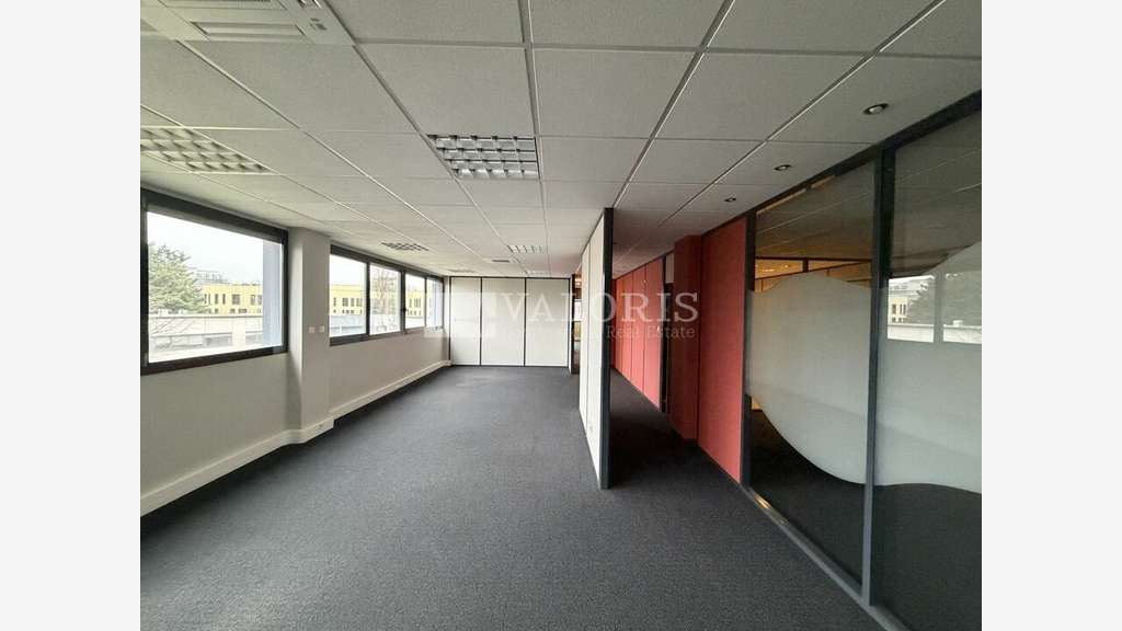Bureaux lumineux 363m² à louer à Limonest 
