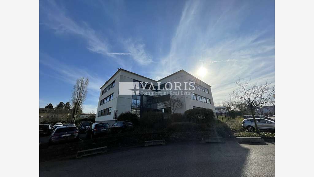 Bureaux lumineux 363m² à louer à Limonest 