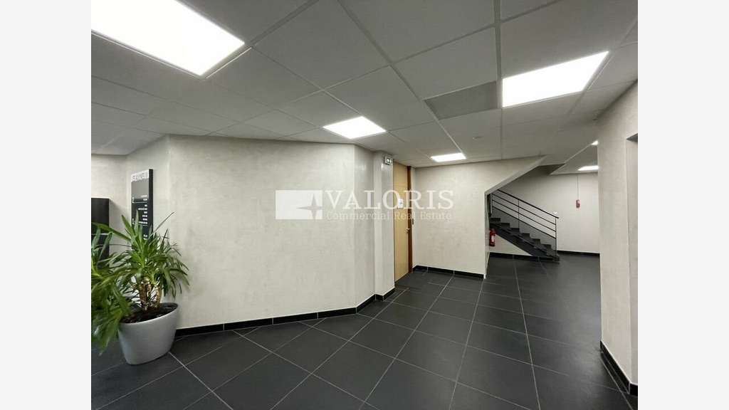 Bureaux lumineux 363m² à louer à Limonest 