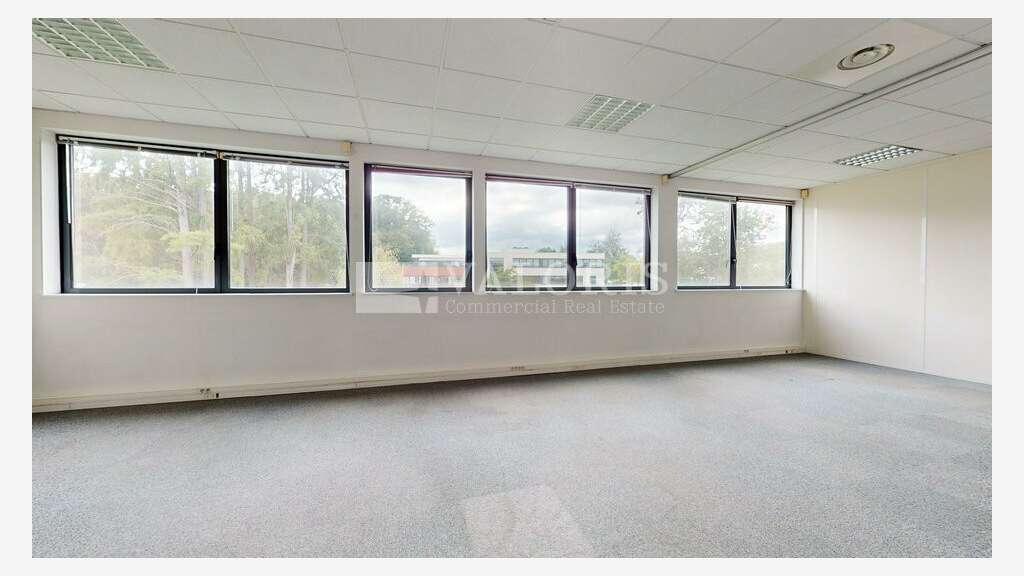 Bureaux 434m² à louer à Limonest
