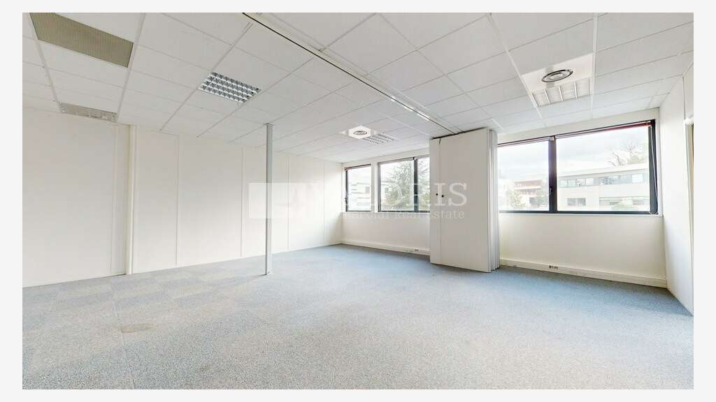 Bureaux 434m² à louer à Limonest