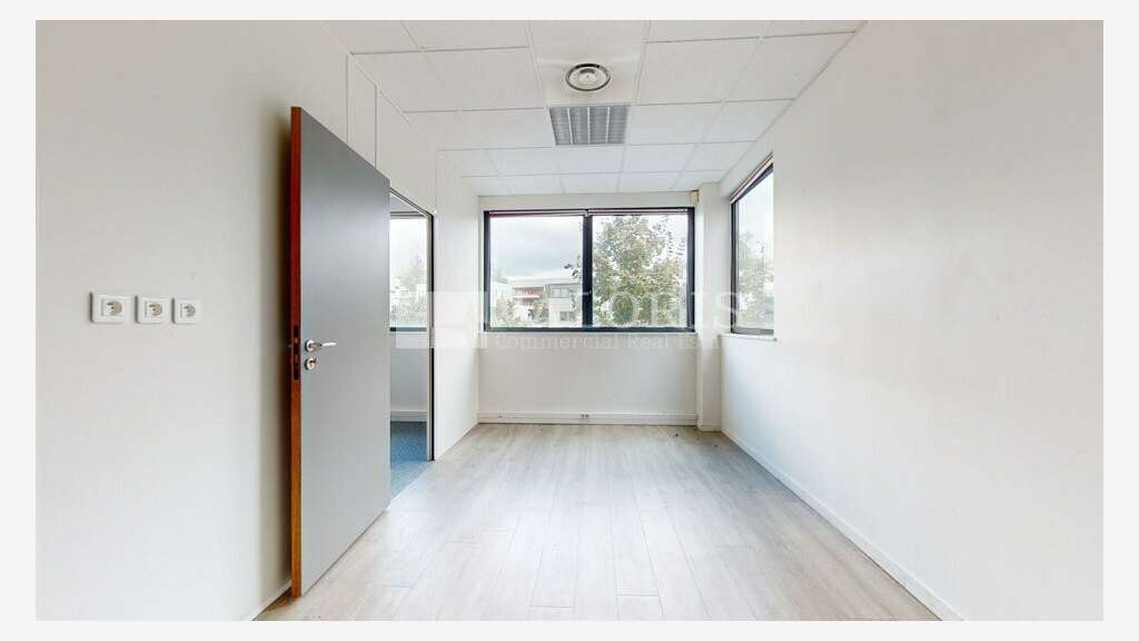 Bureaux 434m² à louer à Limonest