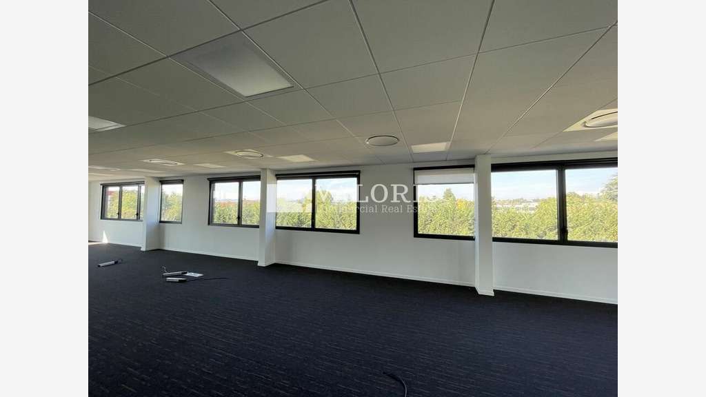 Bureaux 217m² haut de gamme à louer à Limonest 