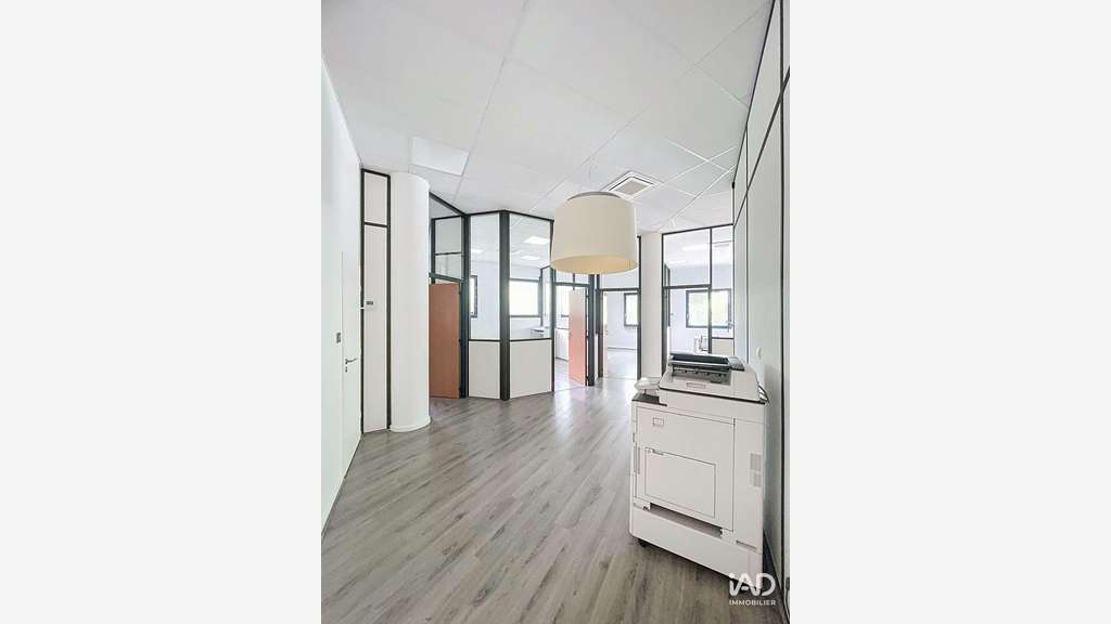 A louer bureau 143m² à Limonest zone Techlid