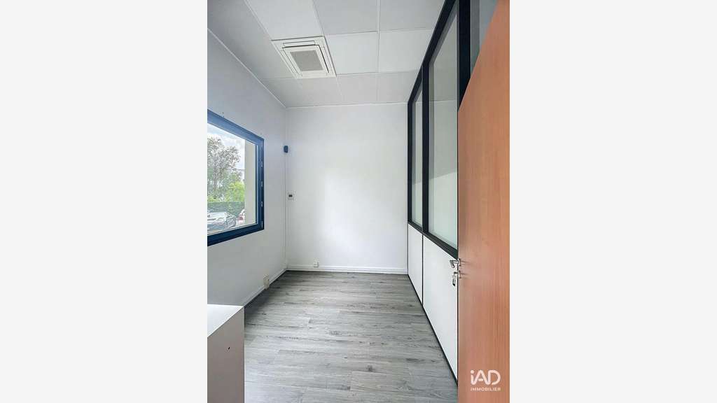 A louer bureau 143m² à Limonest zone Techlid