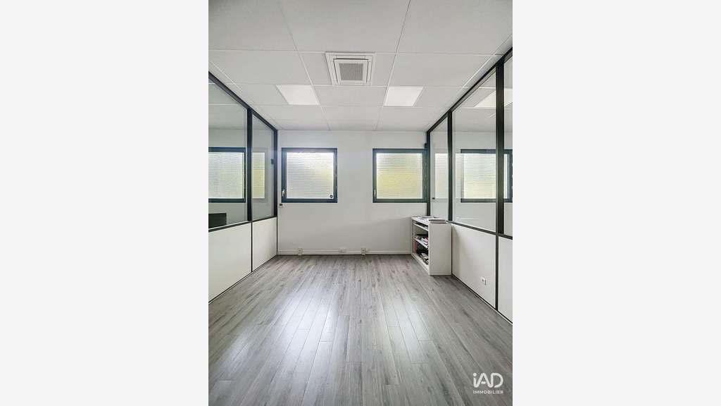 A louer bureau 143m² à Limonest zone Techlid