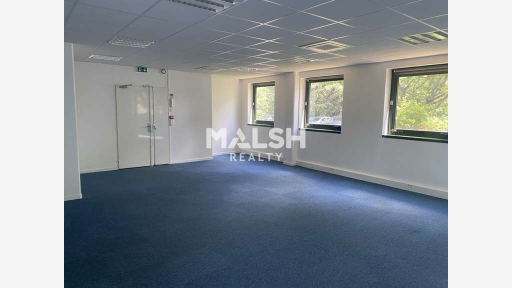 A louer bureaux divisibles de 916m² à Limonest