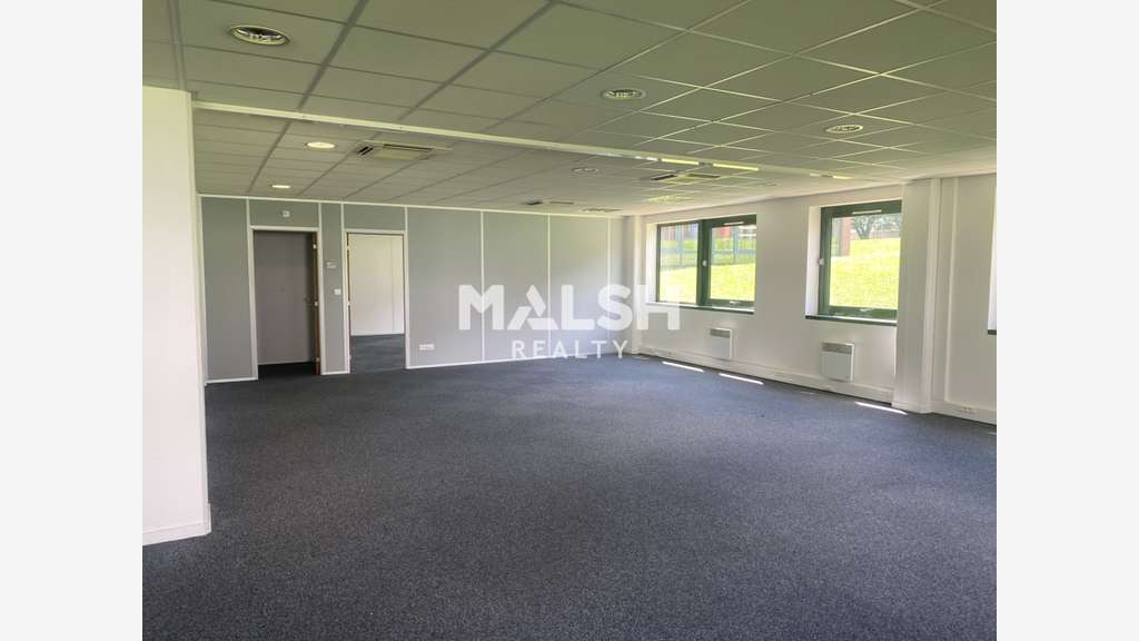 A louer bureaux divisibles de 916m² à Limonest