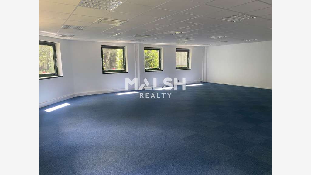 A louer bureaux divisibles de 916m² à Limonest