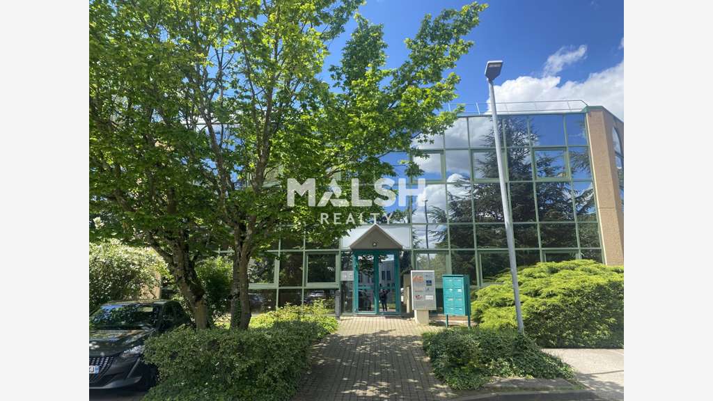 A louer bureaux divisibles de 916m² à Limonest
