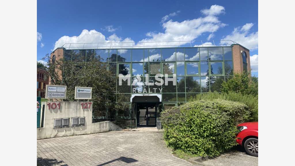 A louer bureaux divisibles de 916m² à Limonest