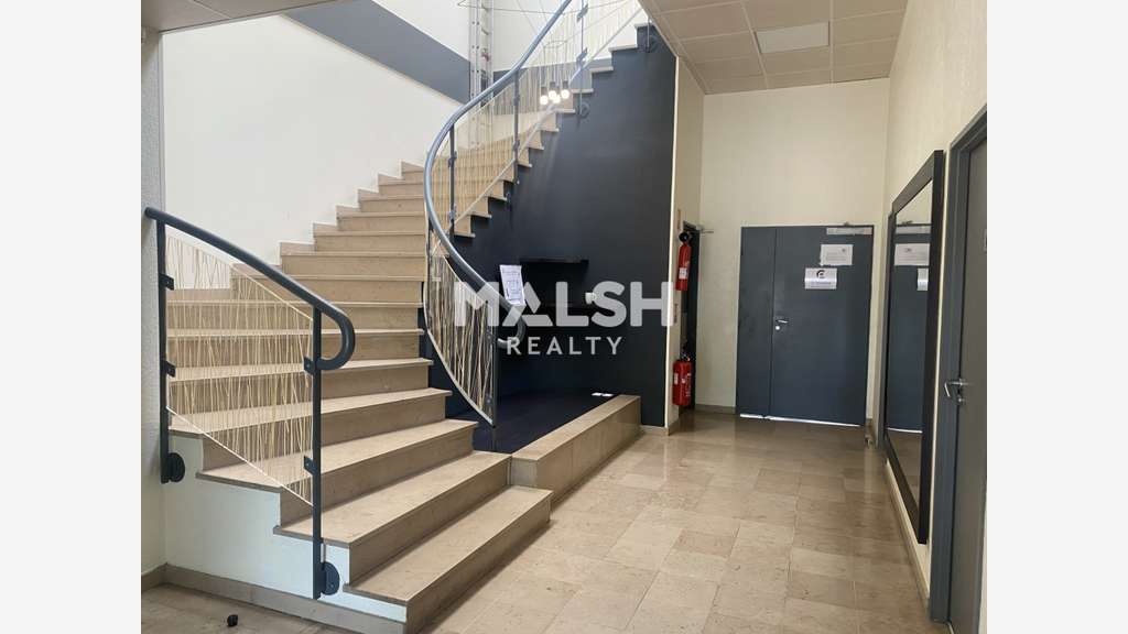 A louer bureaux divisibles de 916m² à Limonest