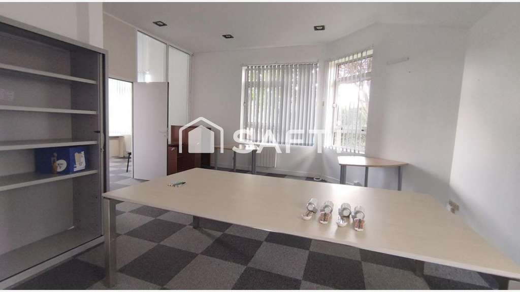 À louer immeuble indépendant de bureaux à Linas