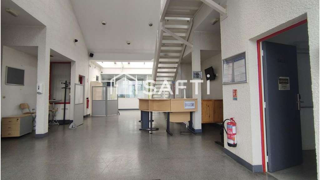 À louer immeuble indépendant de bureaux à Linas