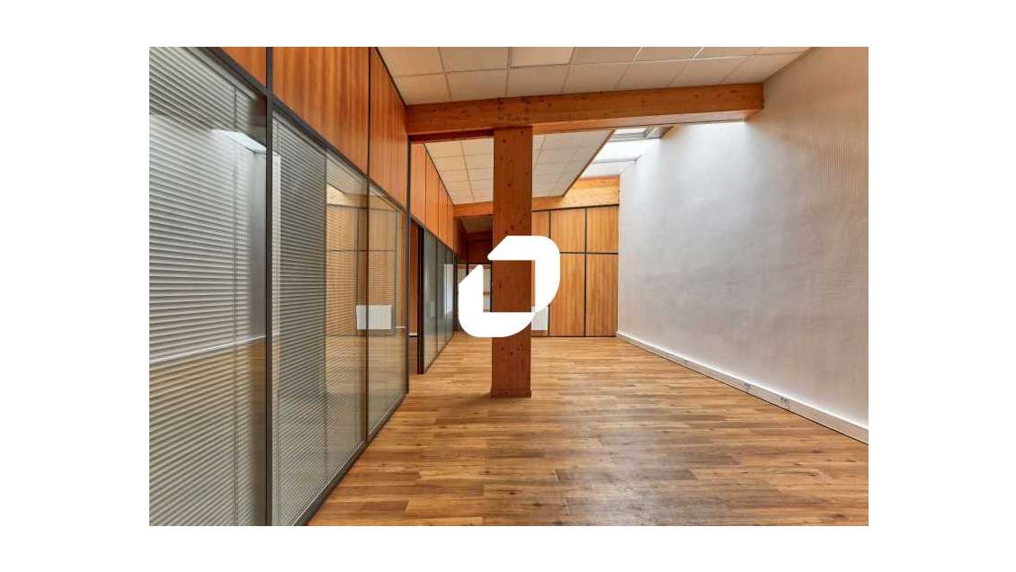 A louer Bureaux 158m² Linas