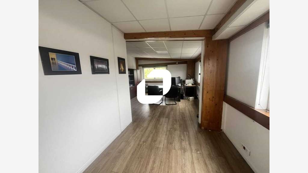 A louer Bureaux 158m² Linas