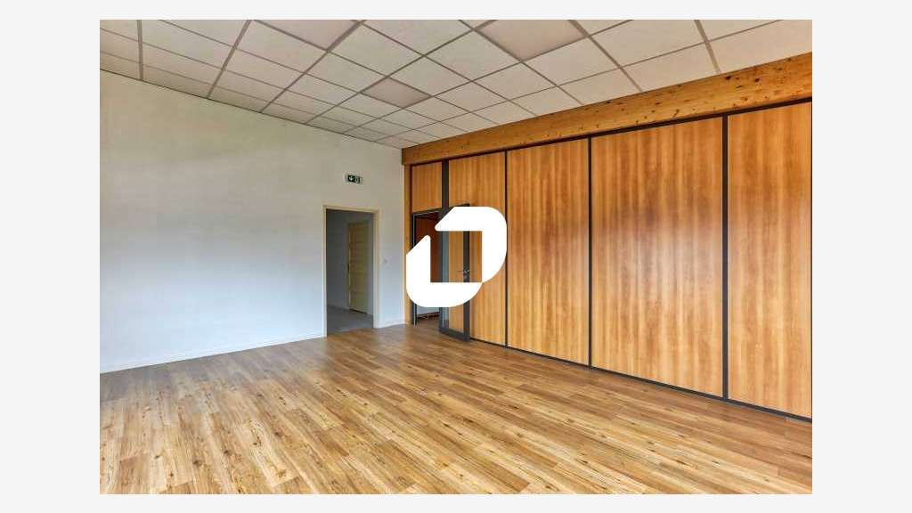 A louer Bureaux 158m² Linas