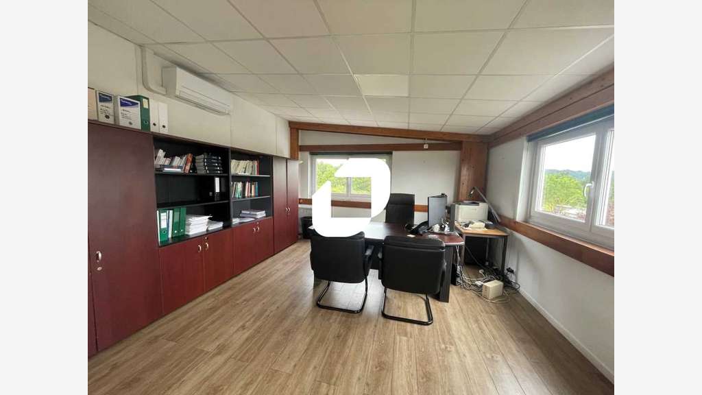 A louer Bureaux 158m² Linas